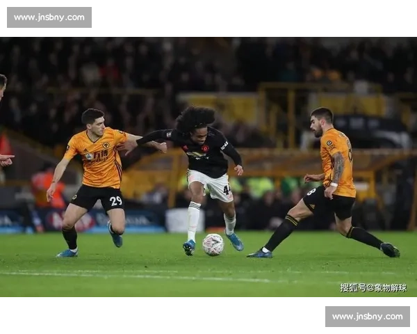 纽卡斯尔联迎战富勒姆 双方对决揭示英超中游球队生死较量